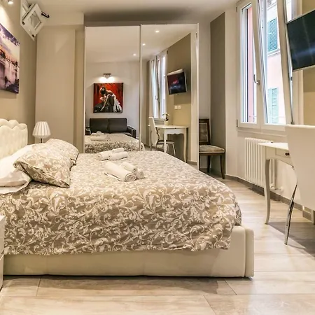 4 Star Two Towers Apartment