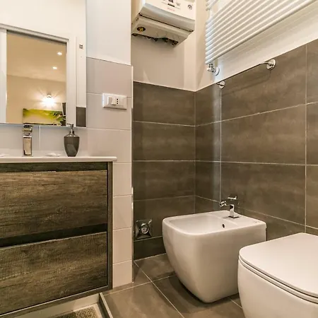 4 Star Two Towers Apartment *