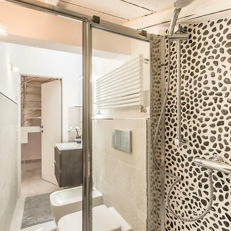 4 Star Two Towers Apartment *